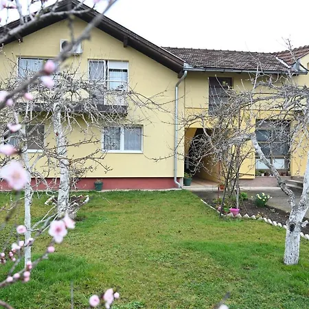 شقة Sena Laktaši